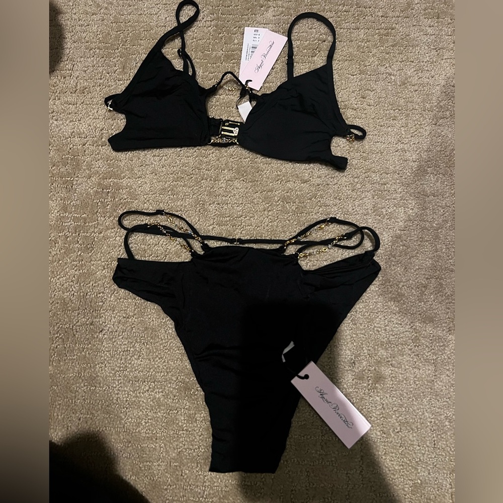 Bikini - Picture 3 of 4